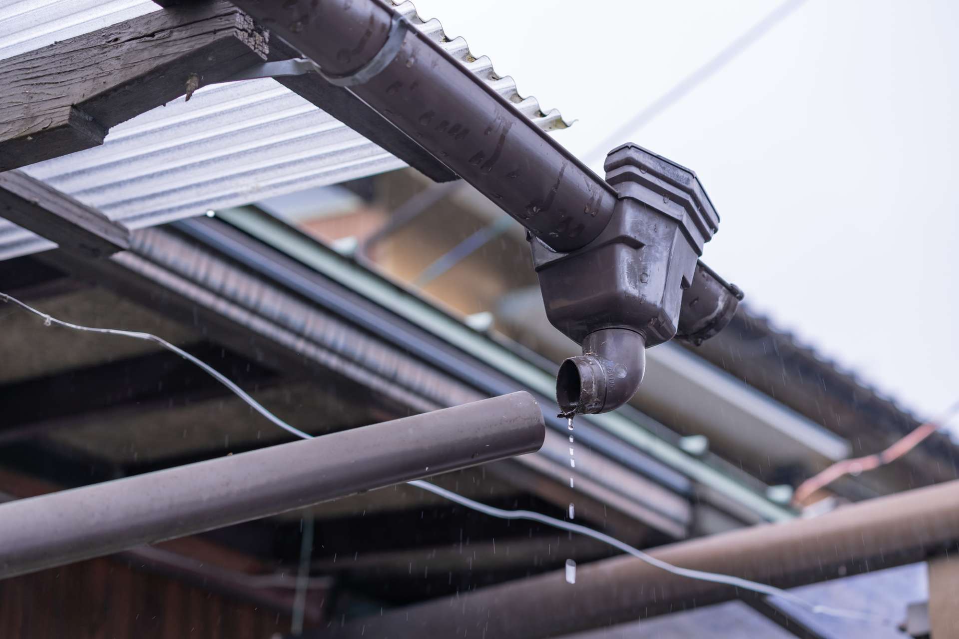 福井市のM様邸で雨樋の詰まりを修繕しました